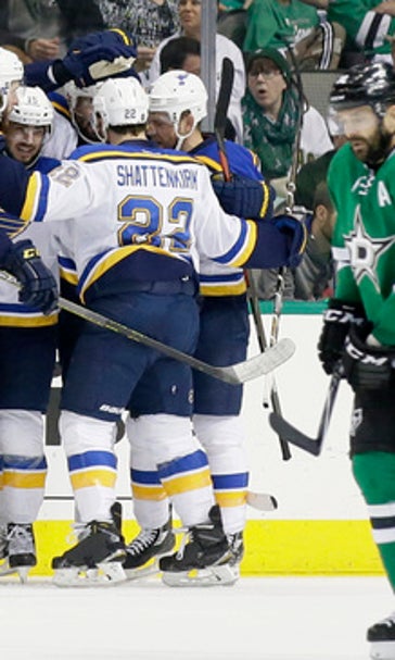 Elliott turns back Stars 4-1, sends Blues home with 3-2 lead